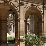 Caron Le Marais Отель